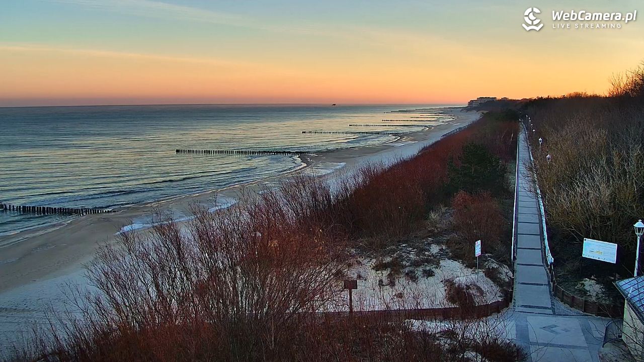 DZIWNÓW  - widok na plażę - 25 grudzień 2025, 08:40