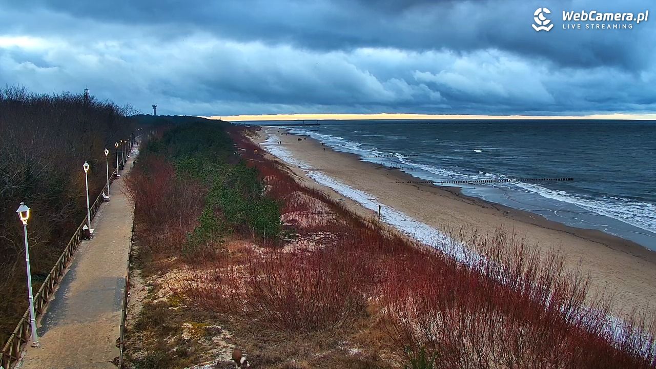 DZIWNÓW  - widok na plażę - 31 grudzień 2025, 15:50