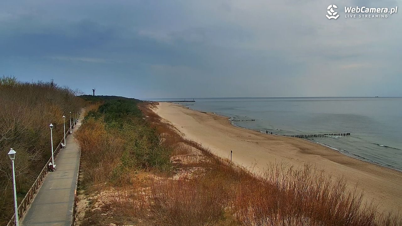 DZIWNÓW  - widok na plażę - 15 kwiecień 2026, 18:52