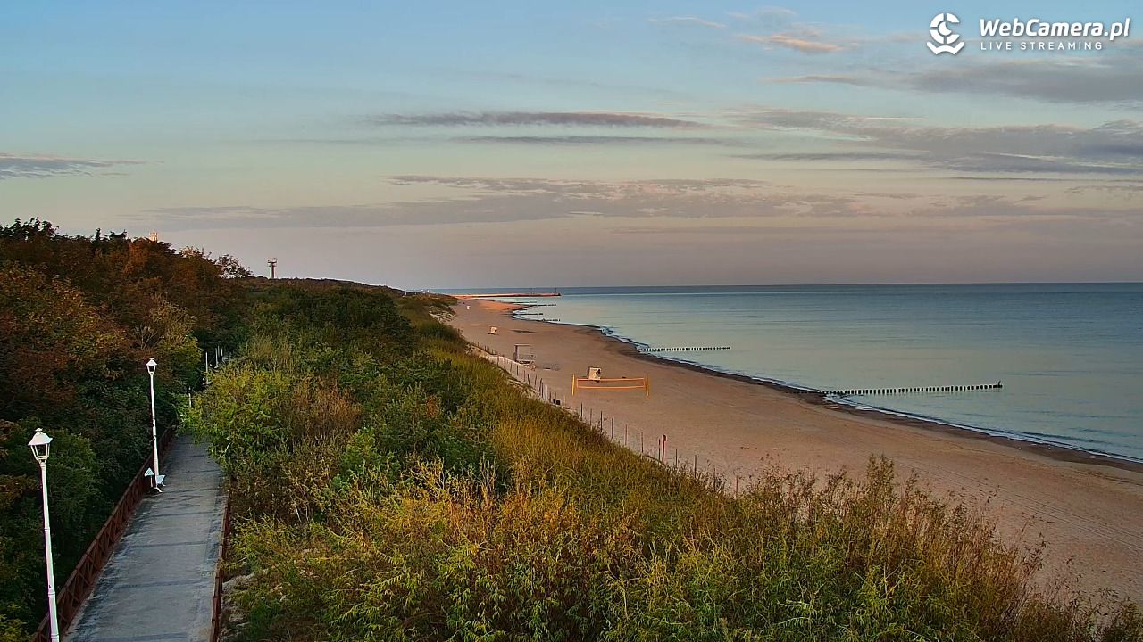 DZIWNÓW  - widok na plażę - 15 wresień 2026, 06:54