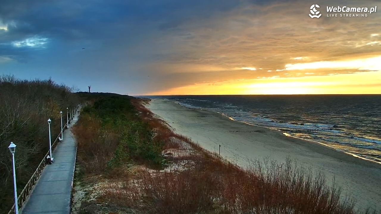 DZIWNÓW  - widok na plażę - 05 kwiecień 2026, 19:16
