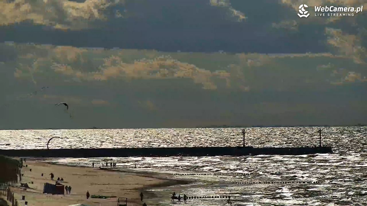 DZIWNÓW  - widok na plażę - 22 sierpień 2026, 17:08