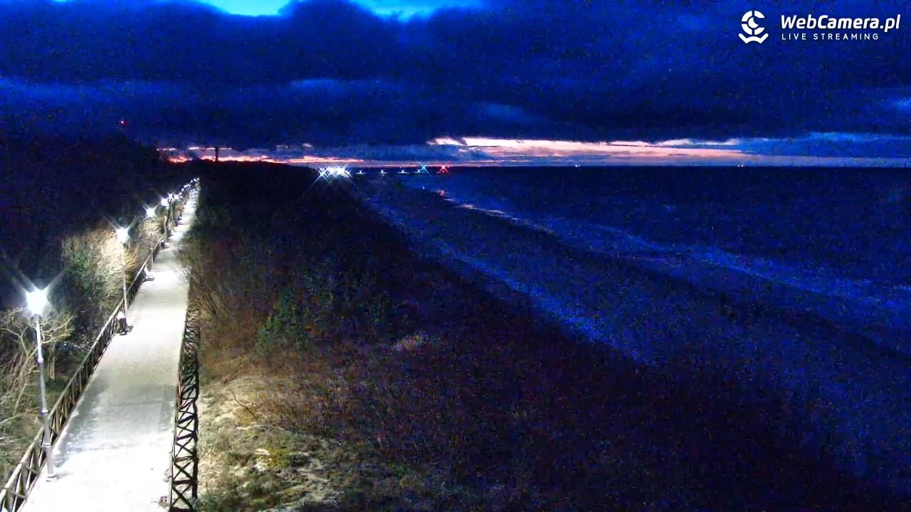 DZIWNÓW  - widok na plażę - 31 grudzień 2025, 16:52