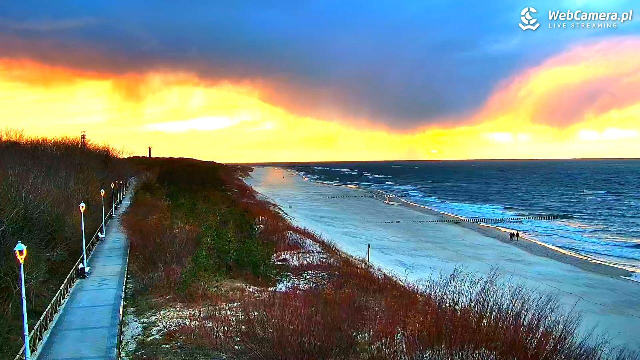 DZIWNÓW  - widok na plażę - 25 marzec 2026, 18:19