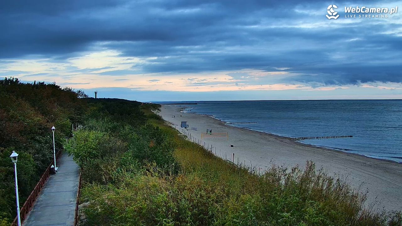 DZIWNÓW  - widok na plażę - 18 wresień 2026, 07:07