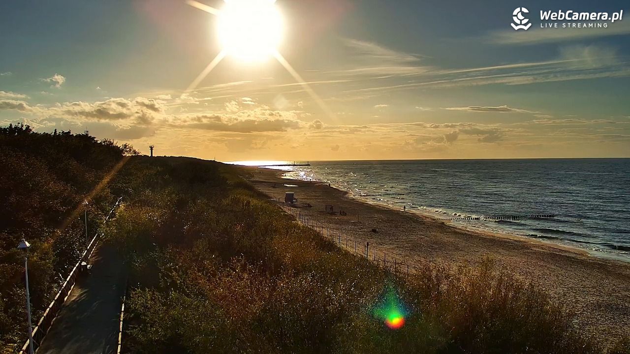 DZIWNÓW  - widok na plażę - 16 wresień 2026, 17:49
