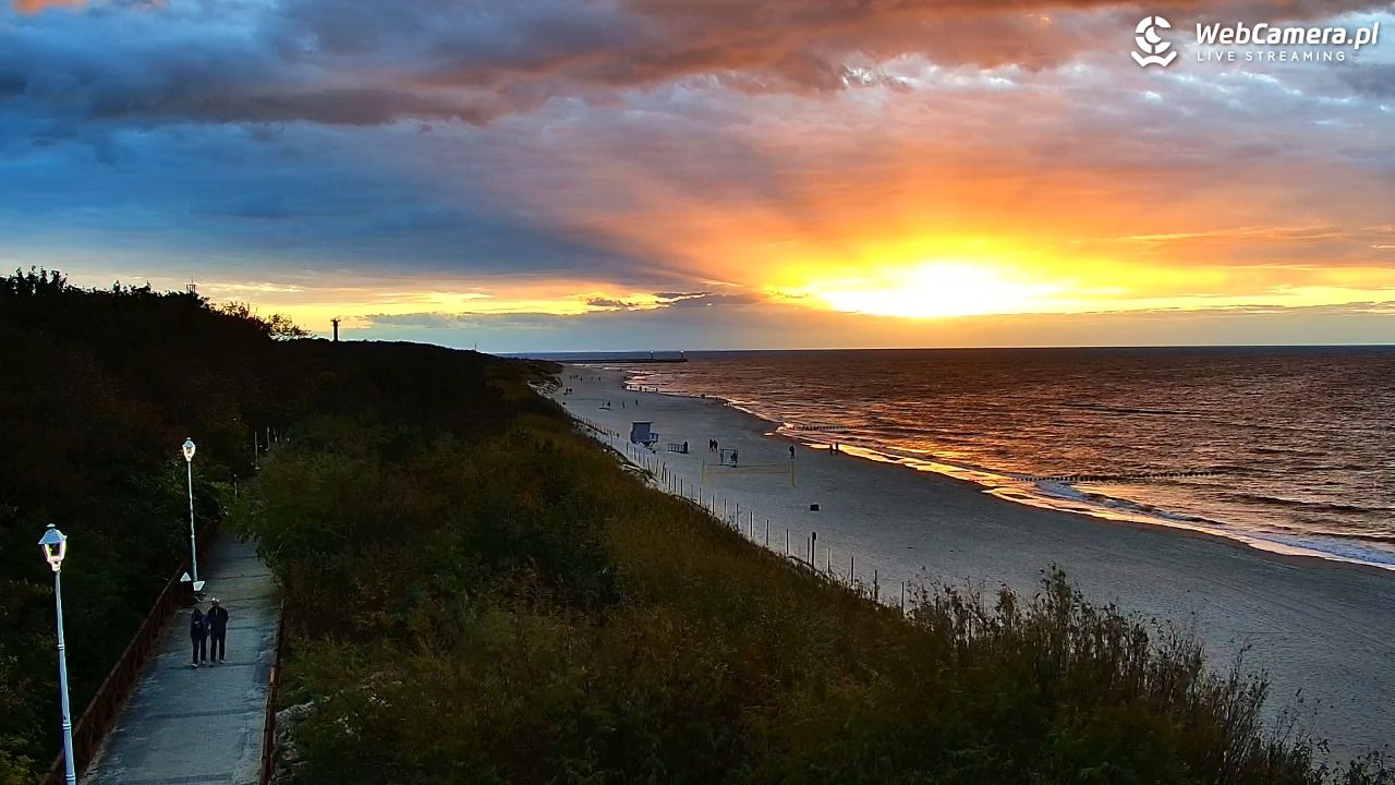 DZIWNÓW  - widok na plażę - 18 wresień 2026, 19:03