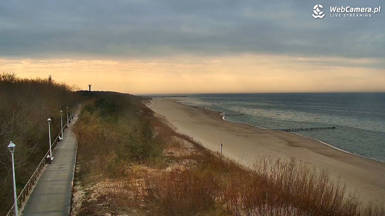 DZIWNÓW  - widok na plażę - 16 kwiecień 2026, 16:43
