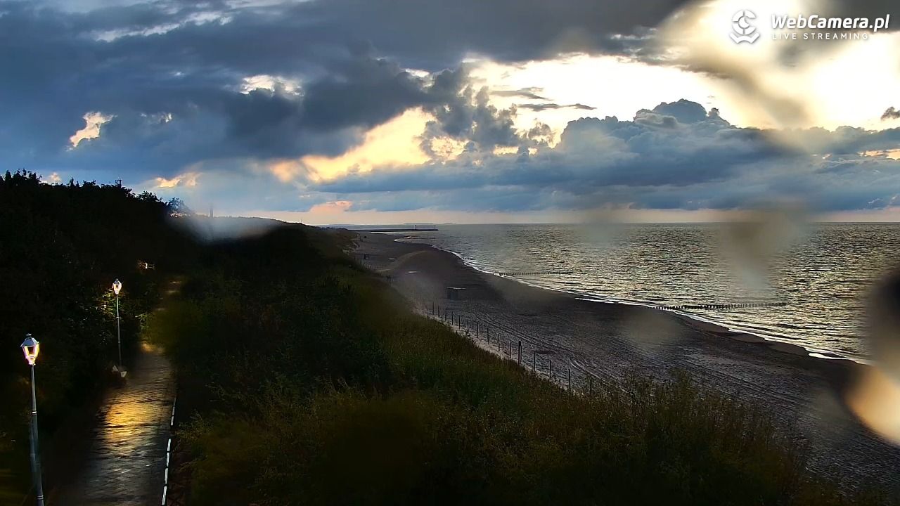 DZIWNÓW  - widok na plażę - 14 wresień 2025, 19:32