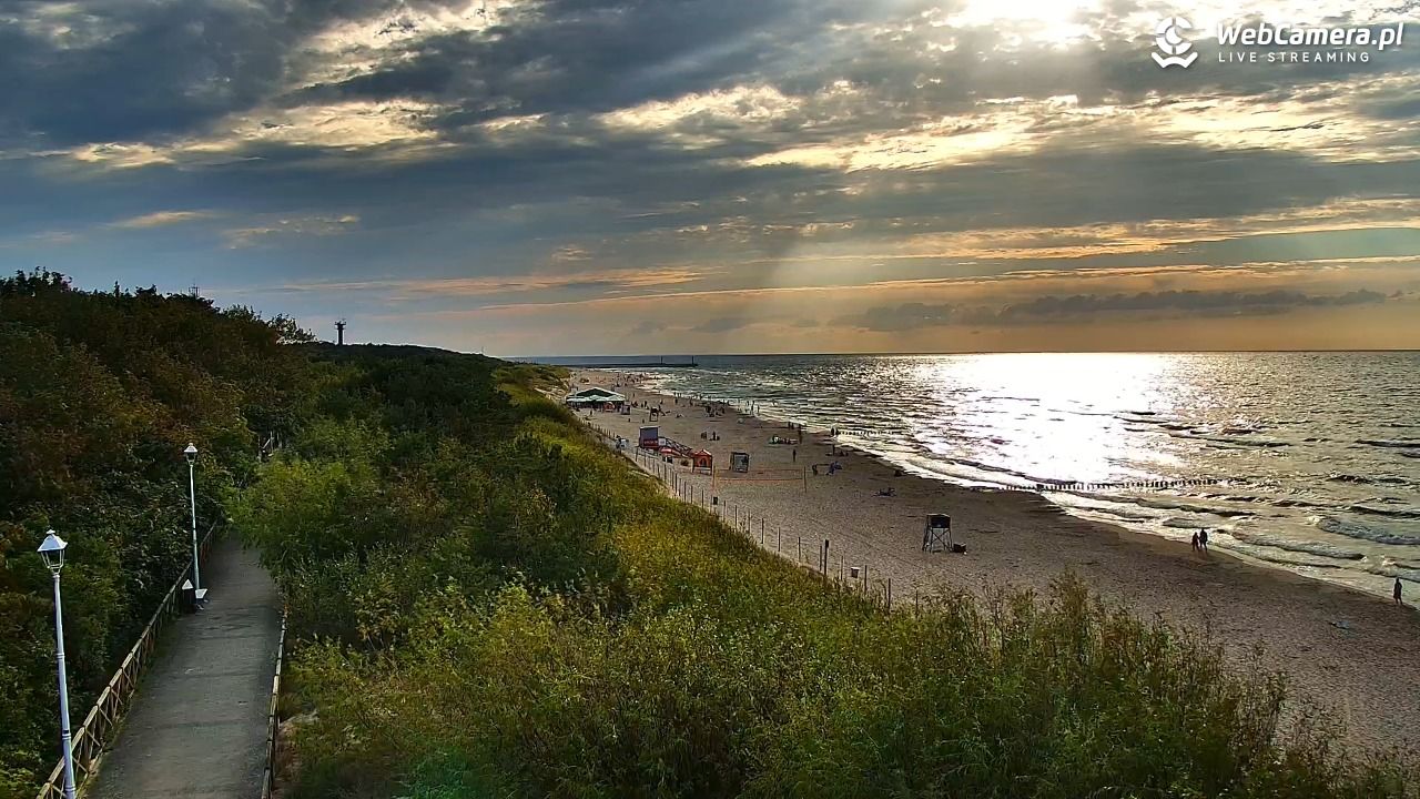 DZIWNÓW  - widok na plażę - 06 sierpień 2026, 18:49