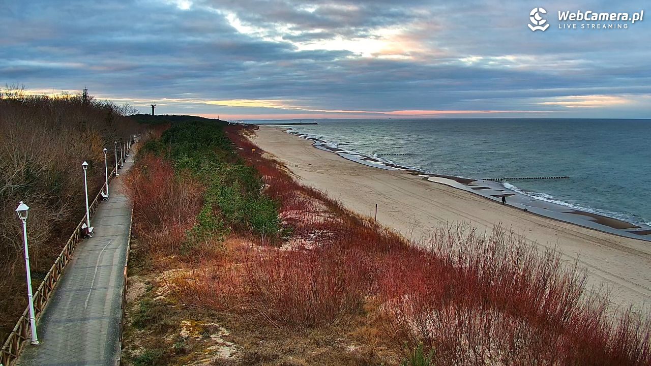 DZIWNÓW  - widok na plażę - 23 grudzień 2025, 08:40