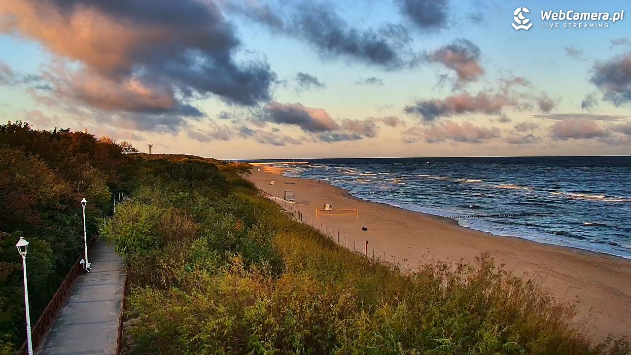 DZIWNÓW  - widok na plażę - 17 wresień 2026, 07:03