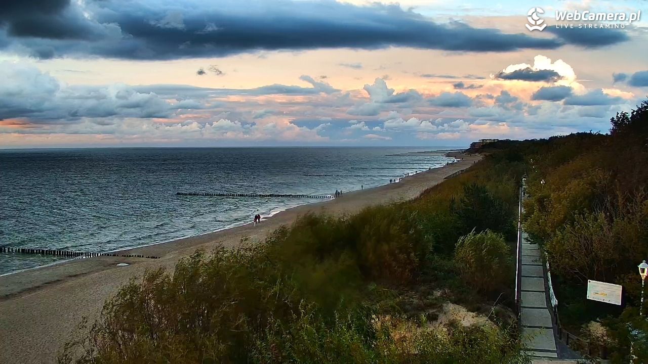 DZIWNÓW  - widok na plażę - 14 wresień 2025, 19:04