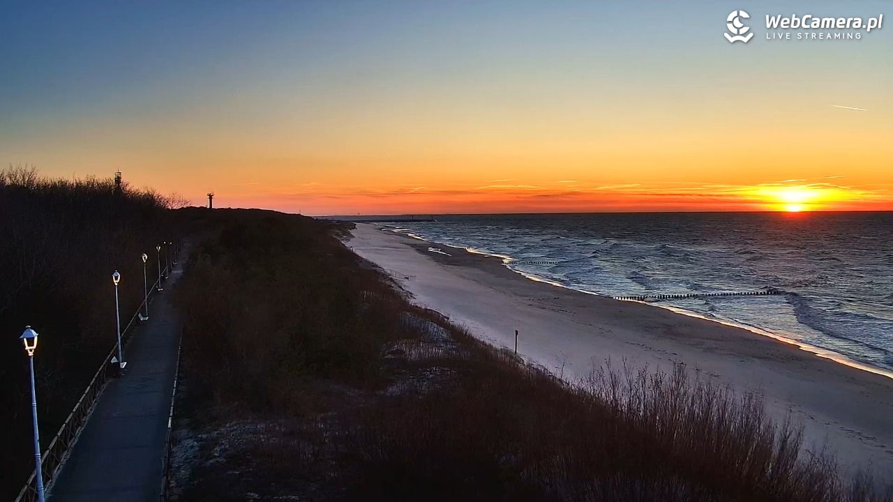 DZIWNÓW  - widok na plażę - 09 kwiecień 2026, 19:53