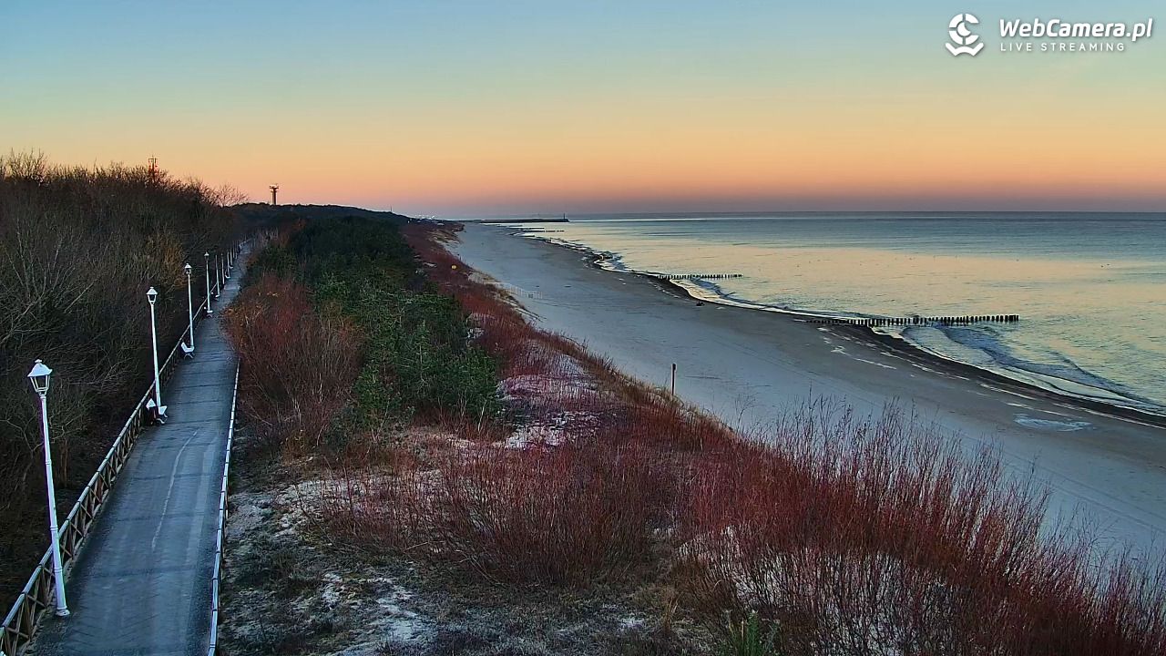 DZIWNÓW  - widok na plażę - 25 grudzień 2025, 08:41