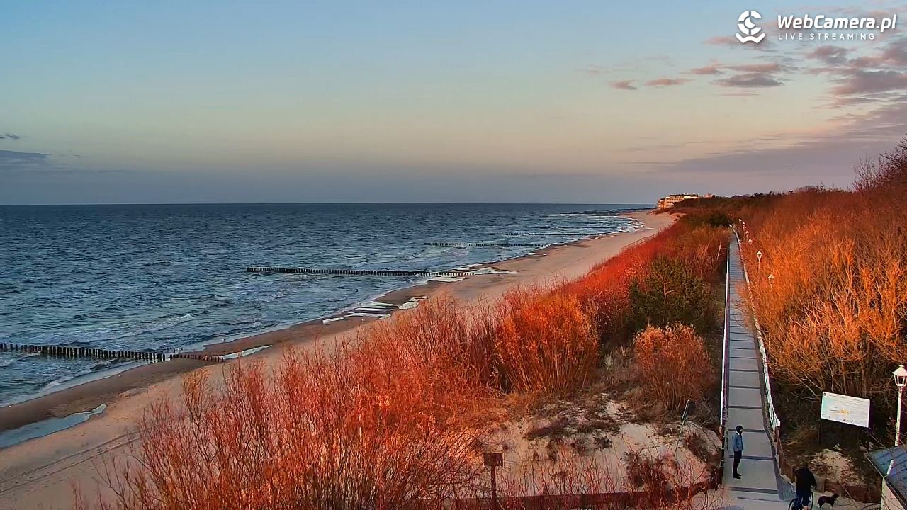 DZIWNÓW  - widok na plażę - 26 marzec 2026, 18:11