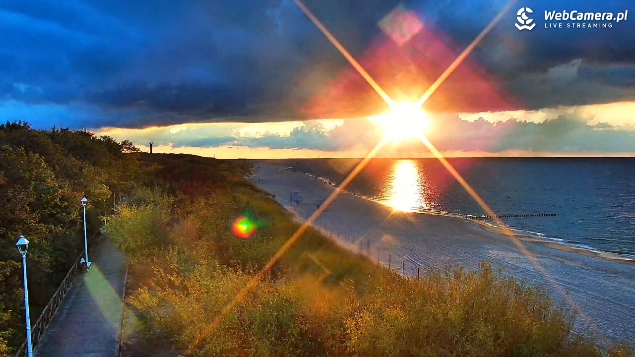 DZIWNÓW  - widok na plażę - 14 wresień 2025, 18:53