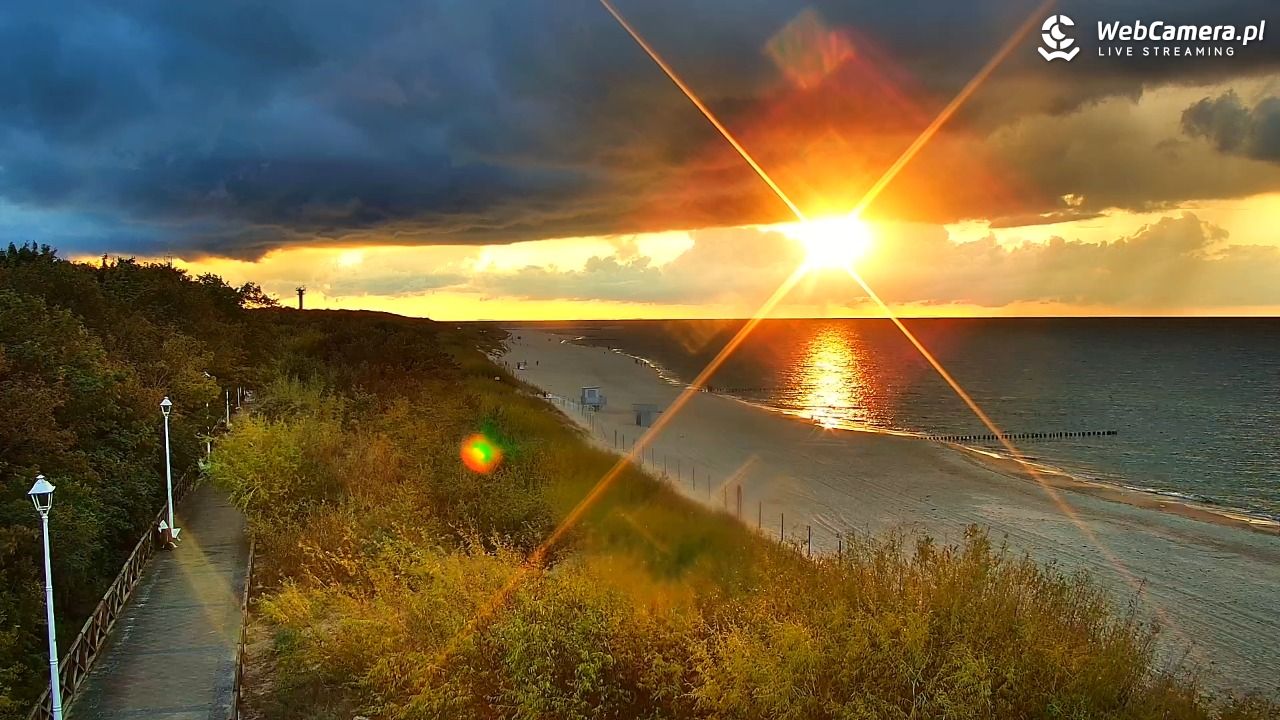 DZIWNÓW  - widok na plażę - 14 wresień 2025, 18:56