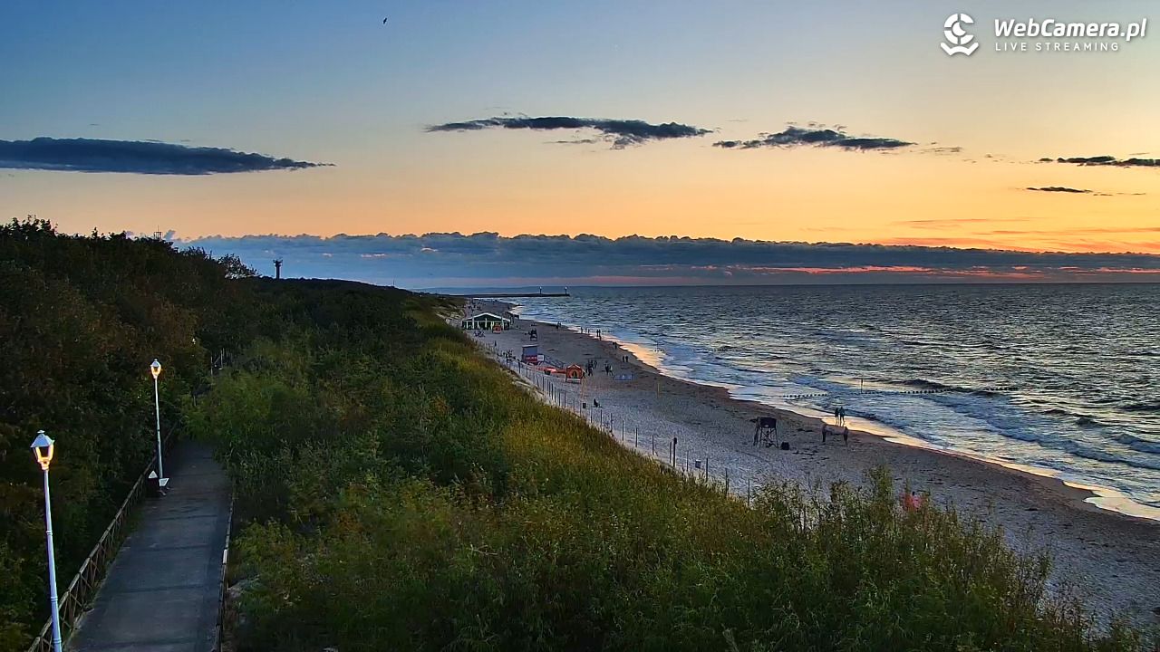 DZIWNÓW  - widok na plażę - 23 lipiec 2026, 21:21