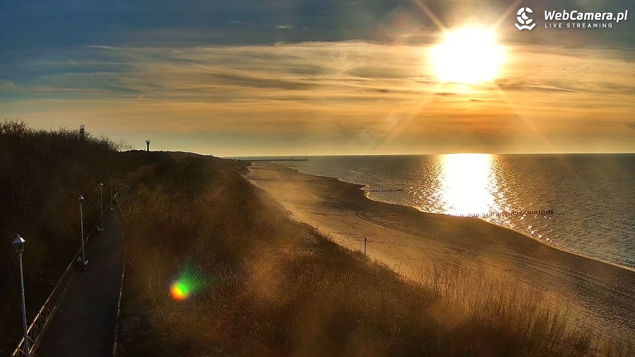 DZIWNÓW  - widok na plażę - 17 kwiecień 2026, 19:04