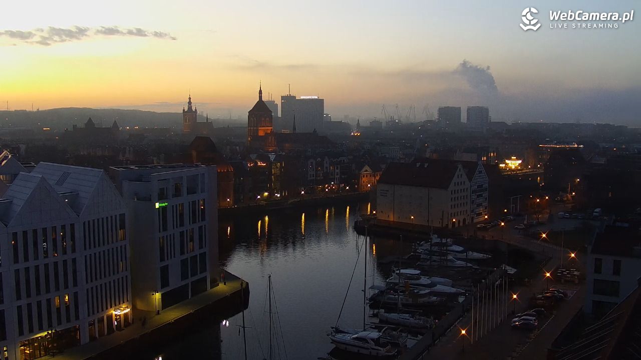 GDAŃSK - widok na Stare Miasto - 15 kwiecień 2026, 20:13