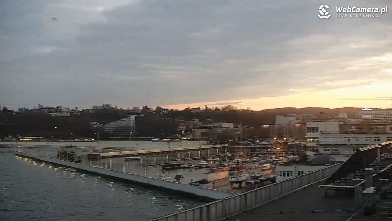 GDYNIA - widok na Przystań Jachtową - 28 marzec 2026, 18:29