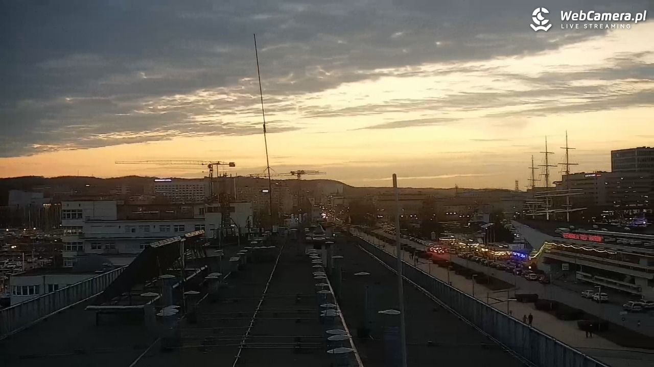 GDYNIA - widok na Przystań Jachtową - 28 marzec 2026, 18:29