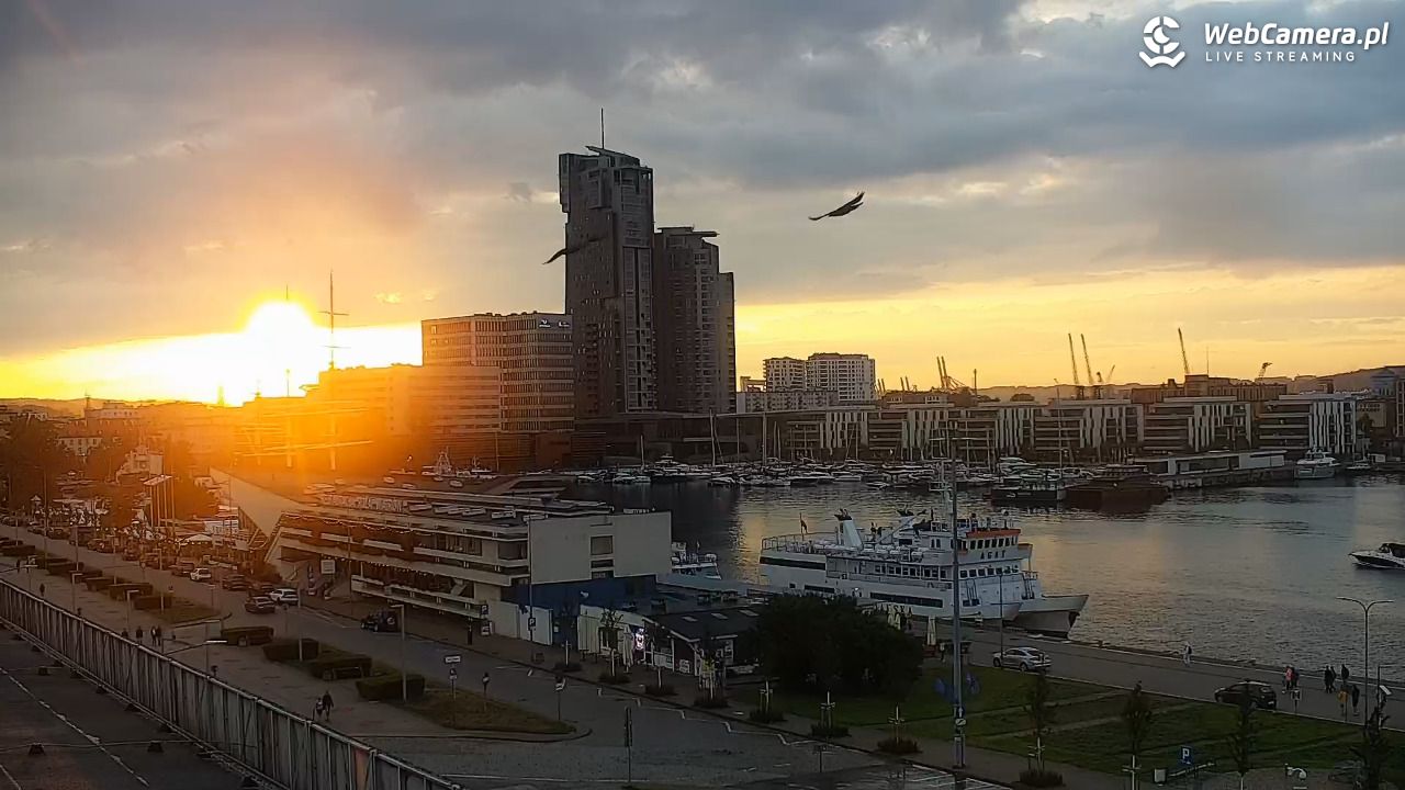 GDYNIA - widok na Przystań Jachtową - 10 sierpień 2026, 19:59