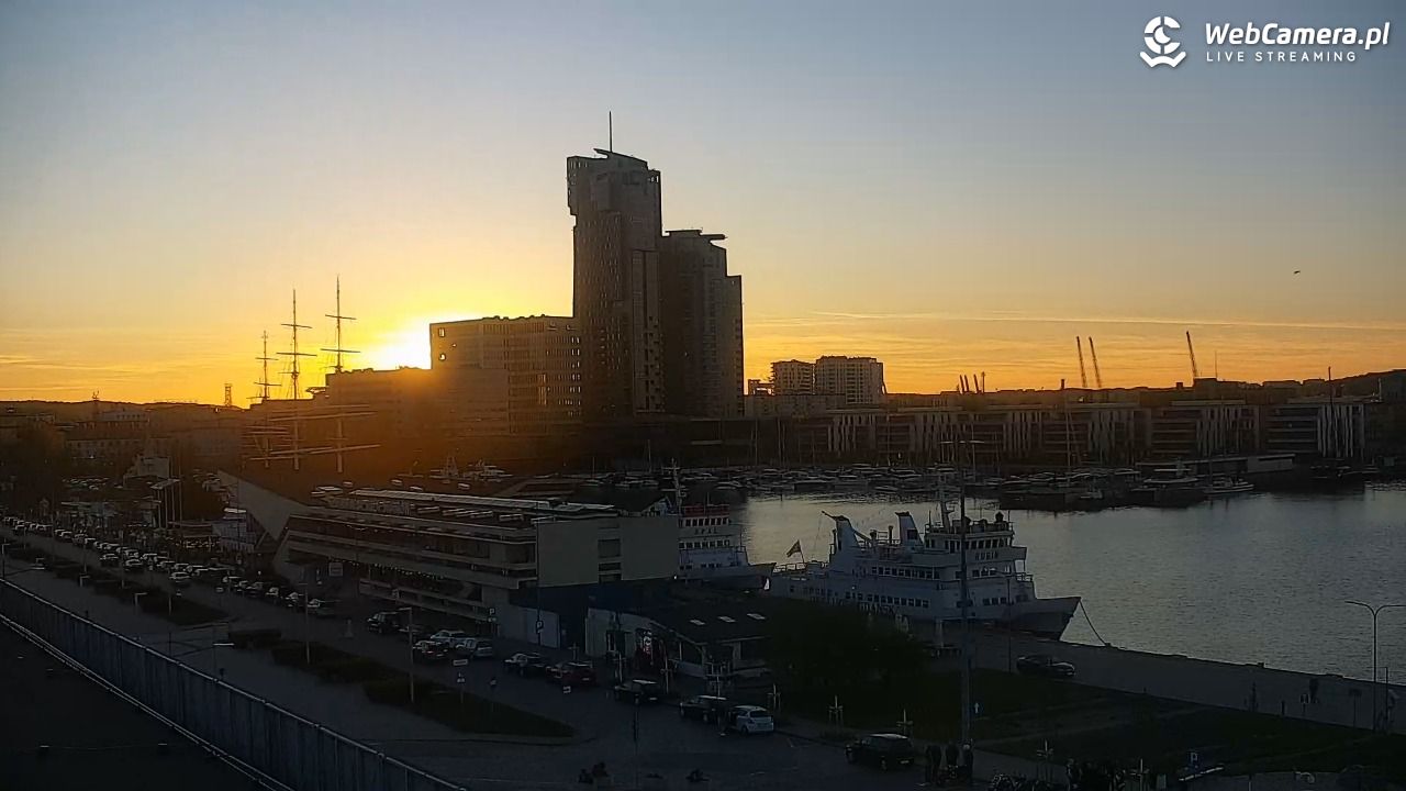 GDYNIA - widok na Przystań Jachtową - 09 maj 2026, 20:14