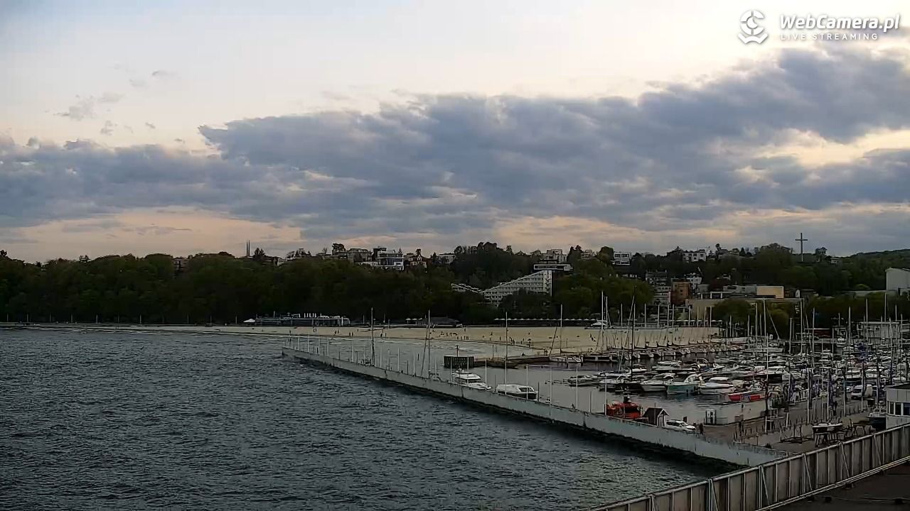 GDYNIA - widok na Przystań Jachtową - 10 maj 2026, 19:19