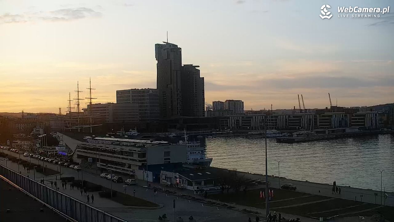 GDYNIA - widok na Przystań Jachtową - 28 marzec 2026, 17:51