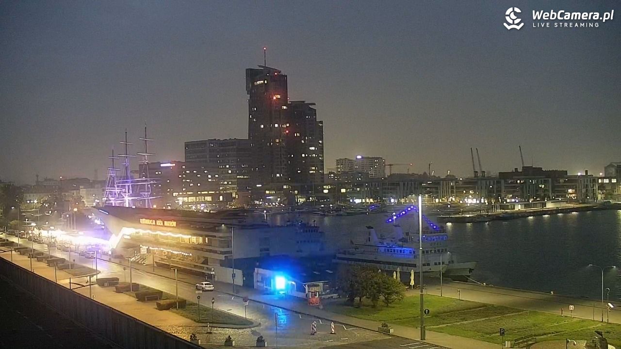 GDYNIA - widok na Przystań Jachtową - 23 październik 2025, 18:02
