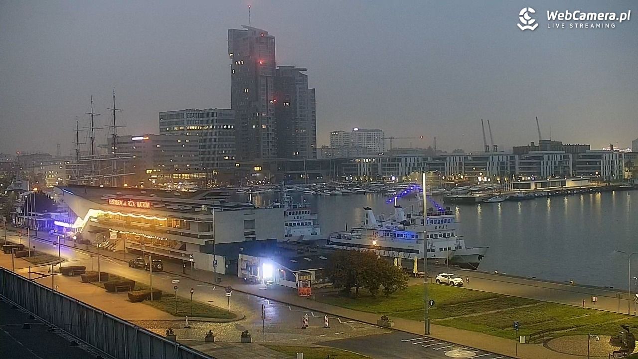 GDYNIA - widok na Przystań Jachtową - 23 październik 2025, 07:04