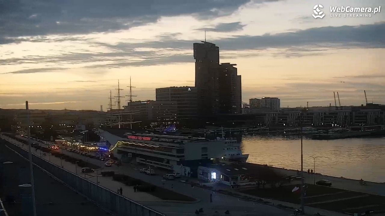 GDYNIA - widok na Przystań Jachtową - 28 marzec 2026, 18:29