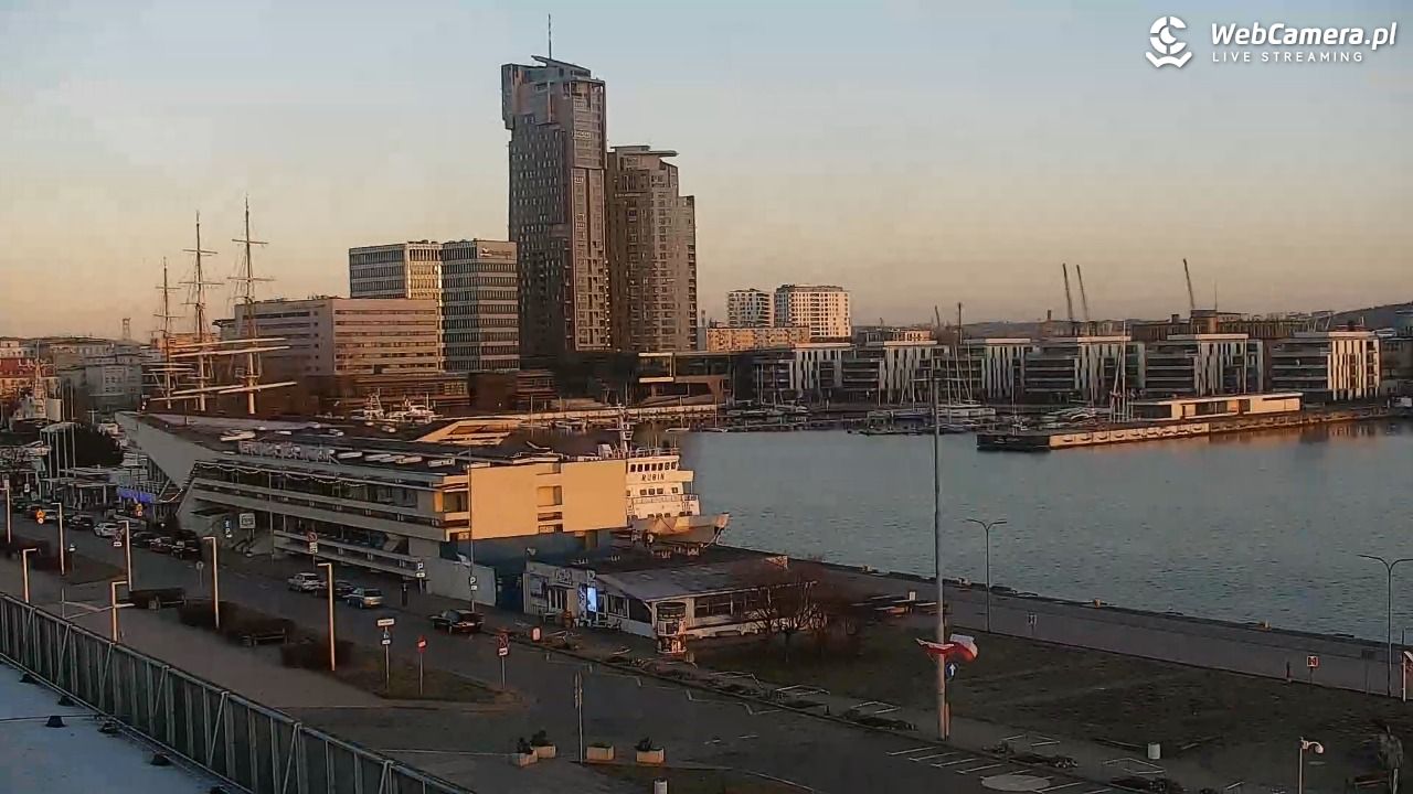 GDYNIA - widok na Przystań Jachtową - 28 marzec 2026, 05:48