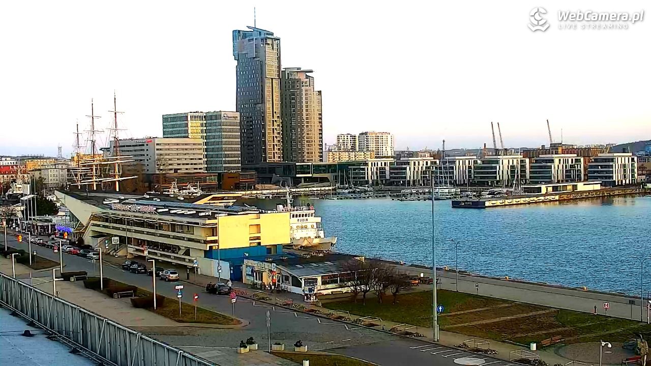 GDYNIA - widok na Przystań Jachtową - 27 marzec 2026, 05:39