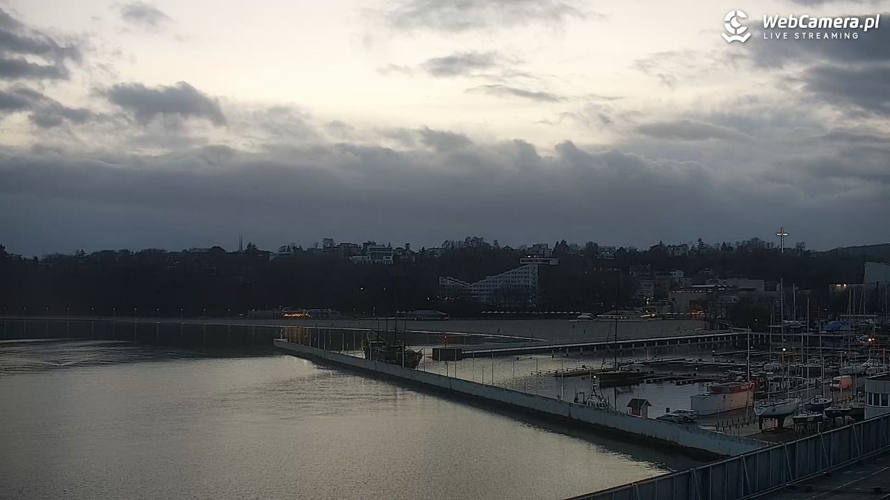 GDYNIA - widok na Przystań Jachtową - 09 grudzień 2025, 15:37