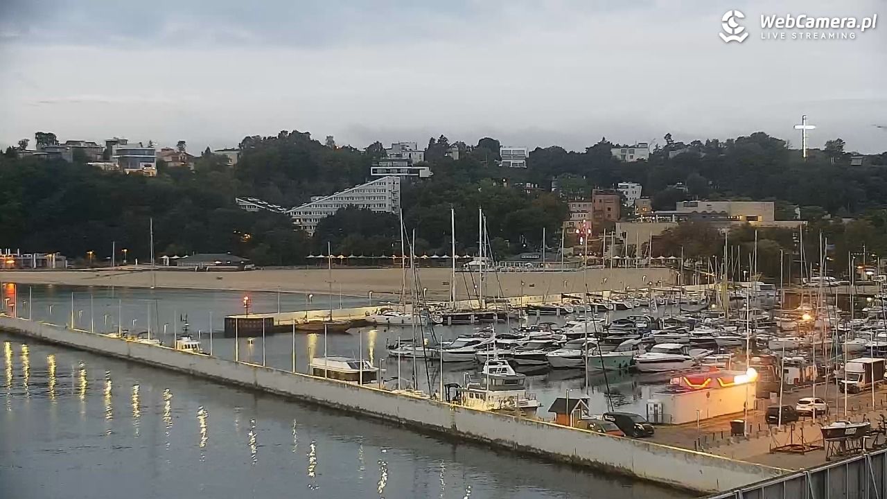 GDYNIA - widok na Przystań Jachtową - 25 wresień 2026, 06:19