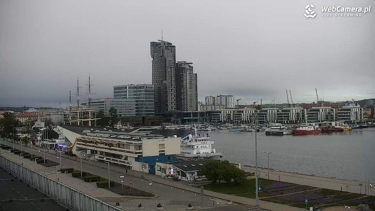 GDYNIA - widok na Przystań Jachtową - 15 maj 2025, 04:49