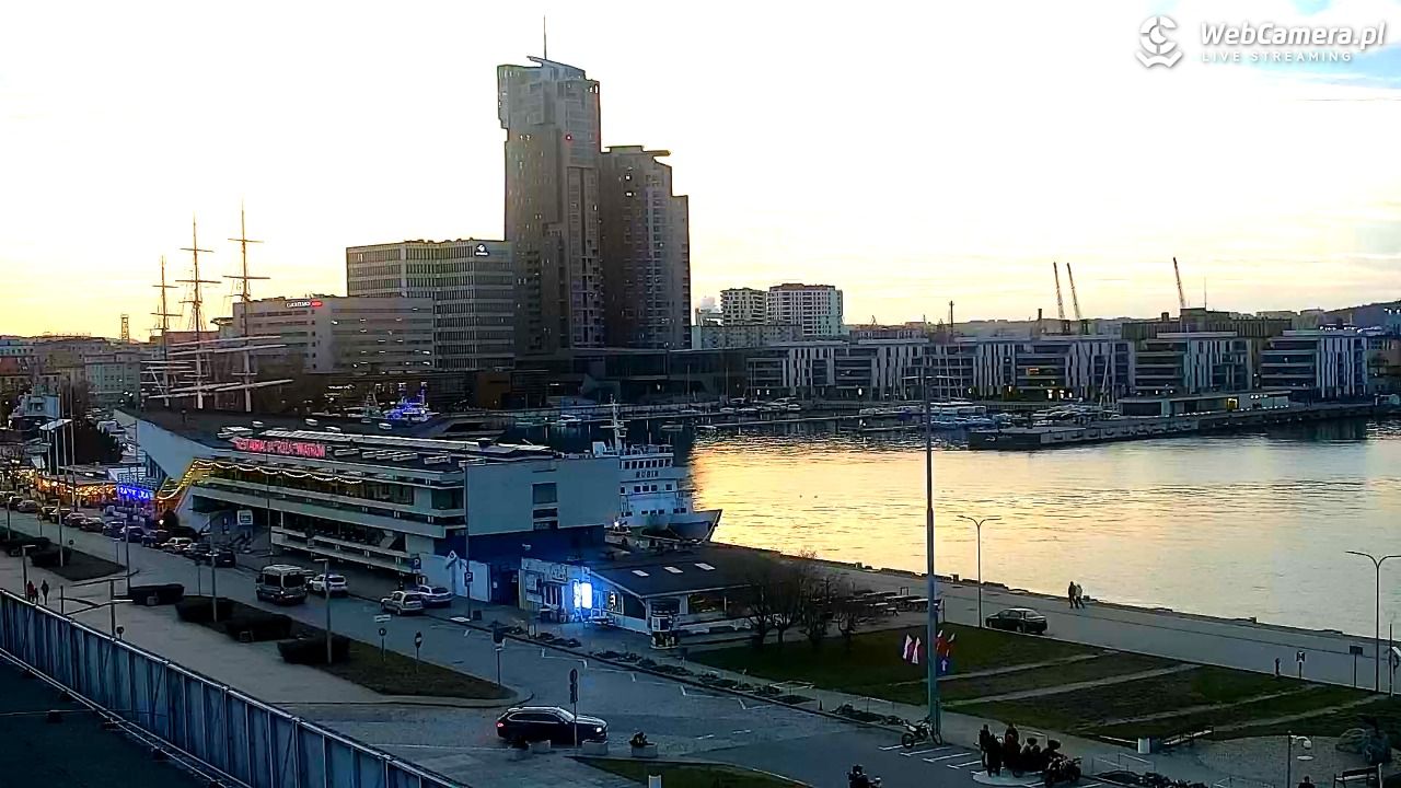 GDYNIA - widok na Przystań Jachtową - 28 marzec 2026, 18:22