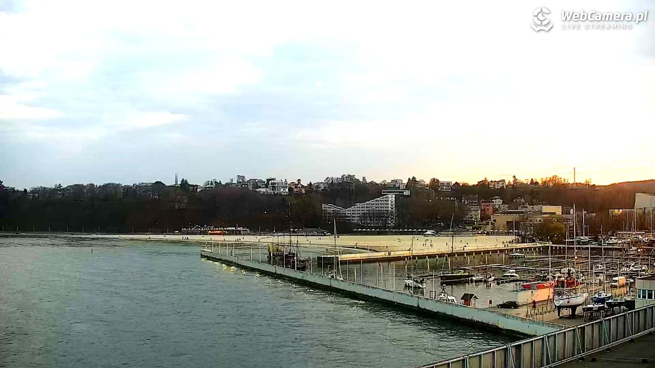 GDYNIA - widok na Przystań Jachtową - 28 marzec 2026, 18:21