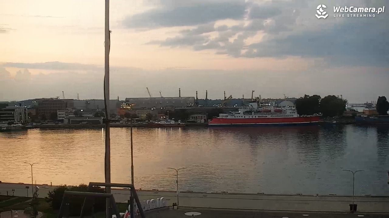 GDYNIA - widok na Przystań Jachtową - 28 czerwiec 2026, 21:43