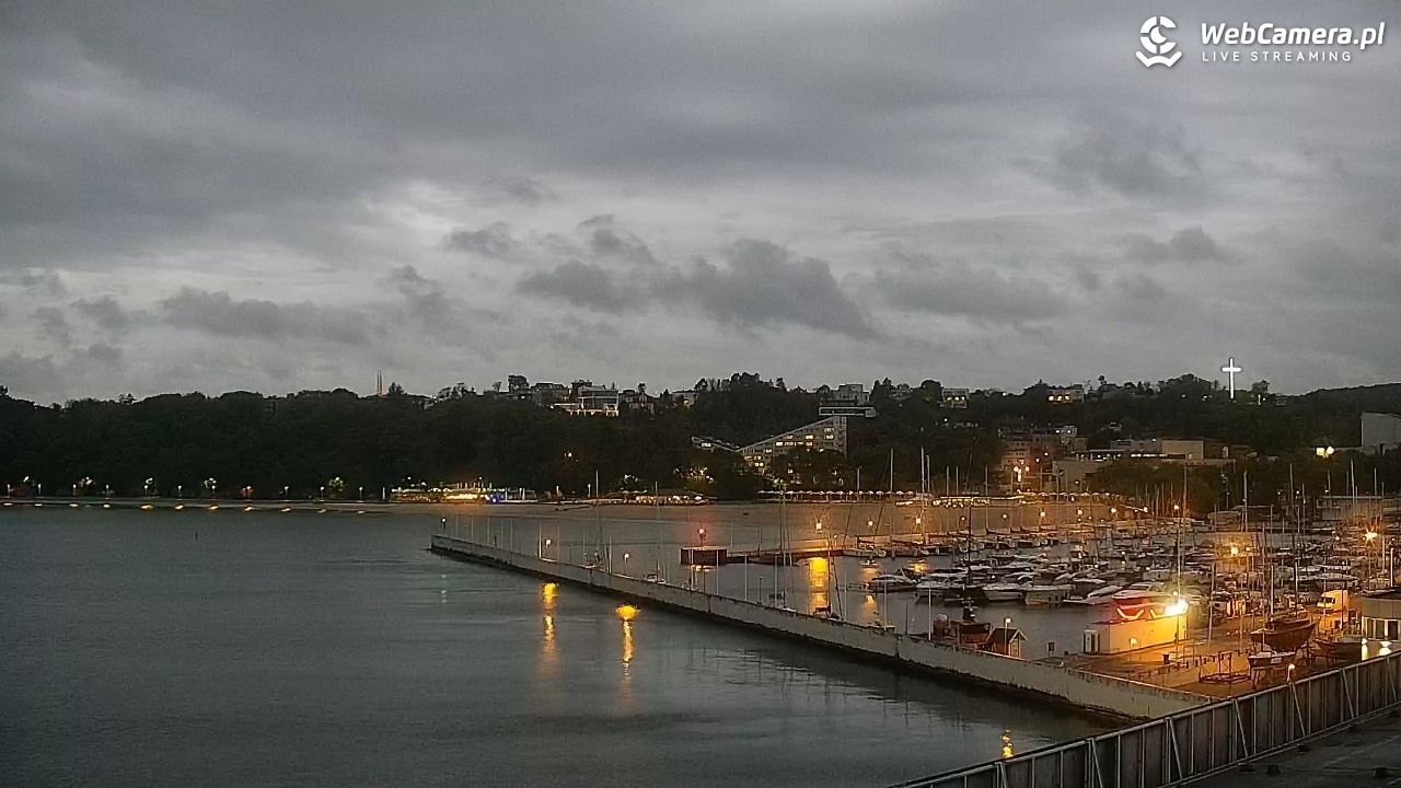 GDYNIA - widok na Przystań Jachtową - 15 maj 2025, 21:08