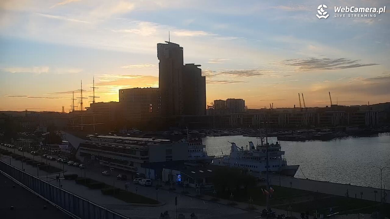 GDYNIA - widok na Przystań Jachtową - 08 maj 2026, 20:19