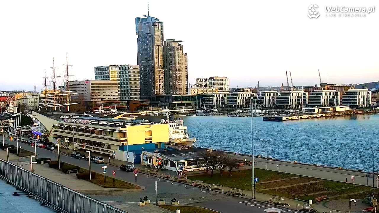 GDYNIA - widok na Przystań Jachtową - 27 marzec 2026, 05:39