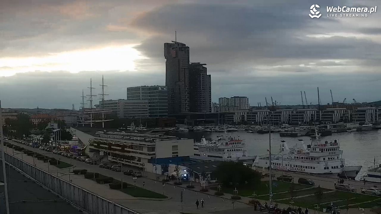 GDYNIA - widok na Przystań Jachtową - 26 wresień 2026, 18:27