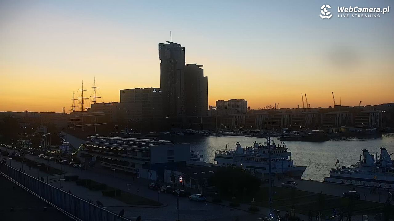 GDYNIA - widok na Przystań Jachtową - 11 sierpień 2026, 20:40