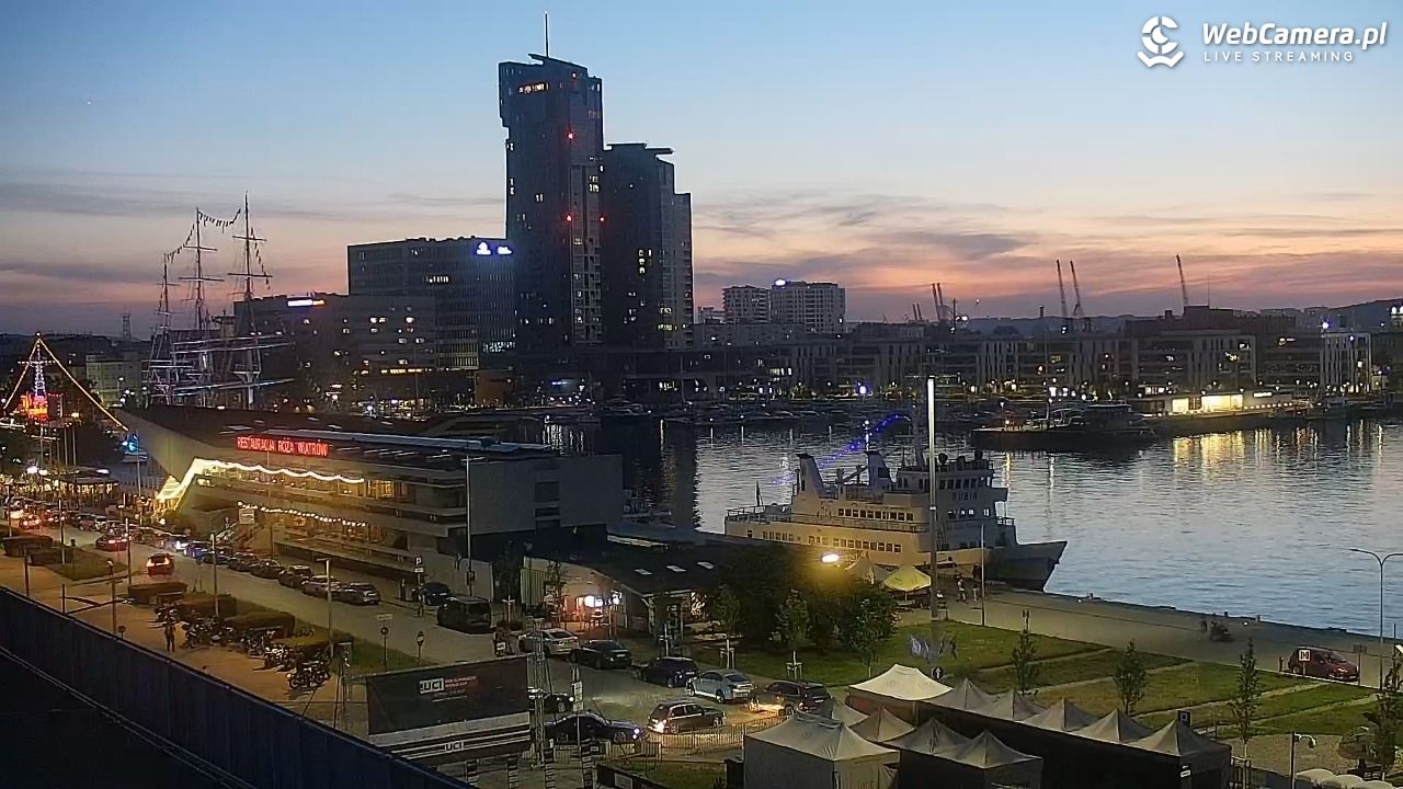 GDYNIA - widok na Przystań Jachtową - 27 czerwiec 2026, 22:27