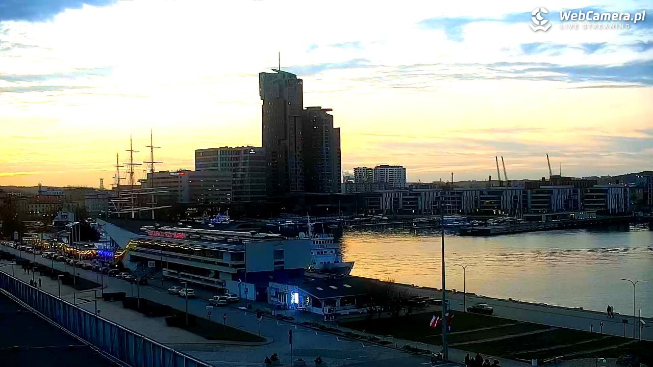 GDYNIA - widok na Przystań Jachtową - 28 marzec 2026, 18:22
