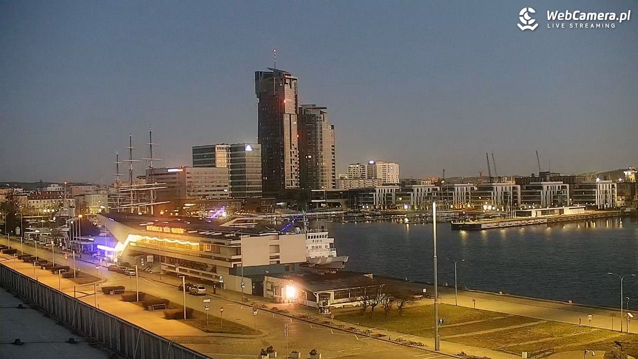 GDYNIA - widok na Przystań Jachtową - 27 marzec 2026, 04:56